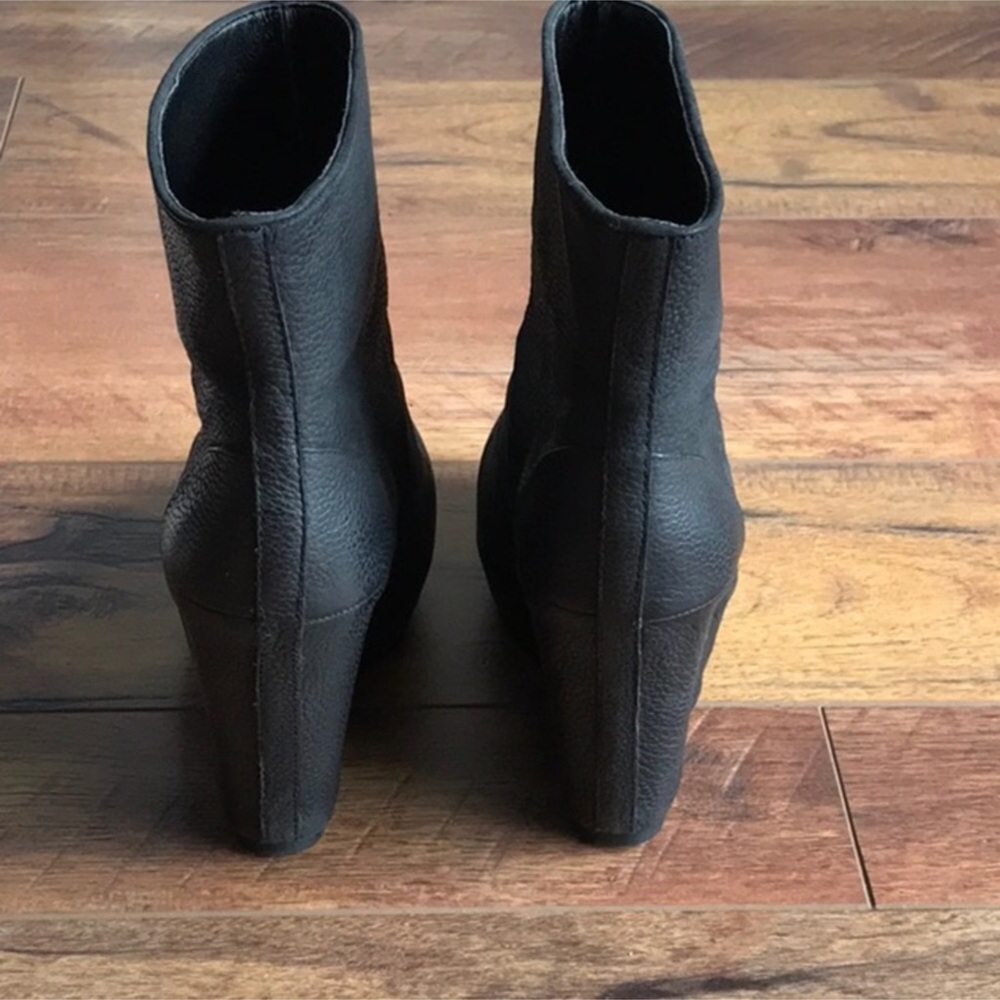 Trouve Black Leather Wedge Ankle Booties - Picture 5 of 8